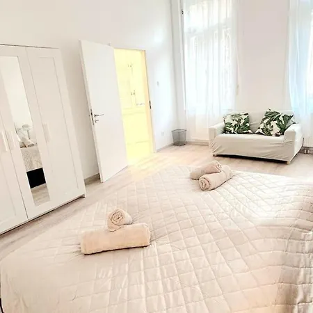 Liszt With Garage Available - Symphony 2 Daire