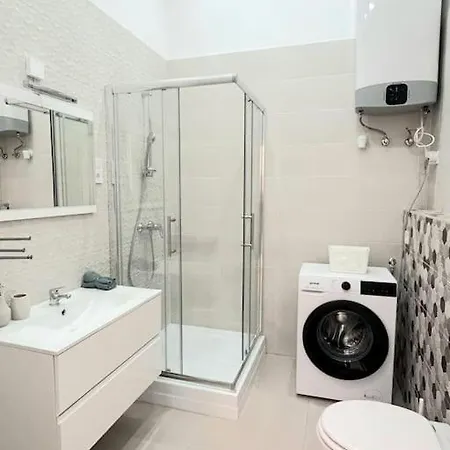 Liszt With Garage Available - Symphony 2 Budapest