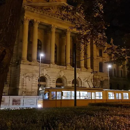 Liszt With Garage Available - Symphony 2 Apartment *