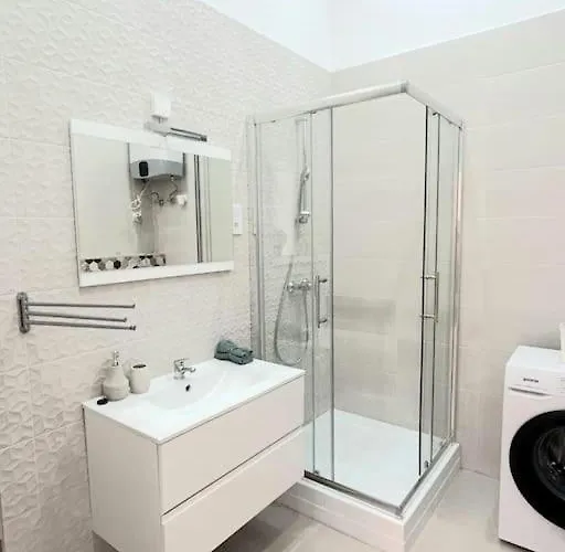 Liszt With Garage Available - Symphony 2