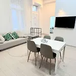 Appartement Liszt With Garage Available - Symphony 2 Boedapest