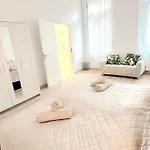 Liszt With Garage Available - Symphony 2 Appartement