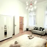 Appartement Liszt With Garage Available - Symphony 2 *