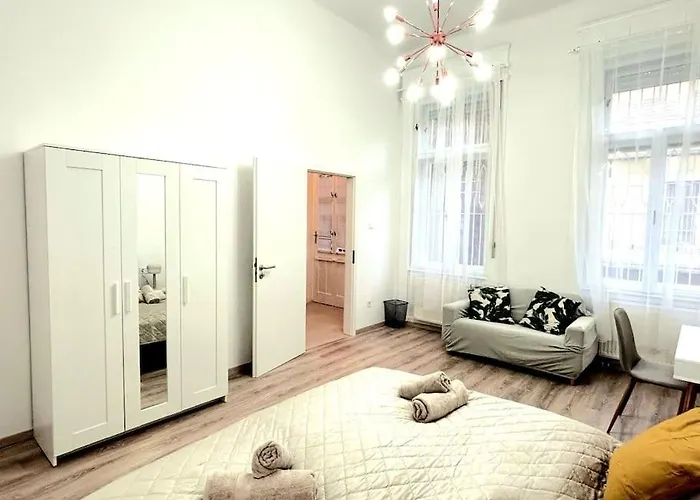 דירה Liszt With Garage Available - Symphony 2 *